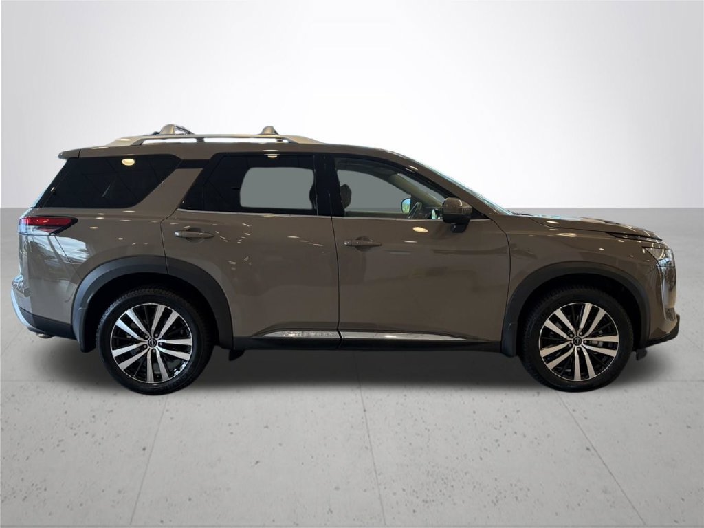 Used 2023 Nissan Pathfinder Platinum AWD/4WD image 6