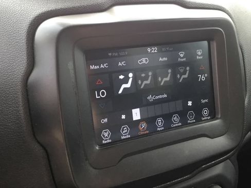 Used 2020 Jeep Renegade Trailhawk w/ Premium Leather Group AWD/4WD image 15