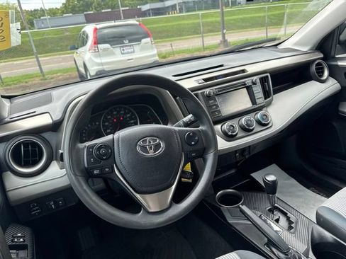 Used 2014 Toyota RAV4 LE FWD image 12