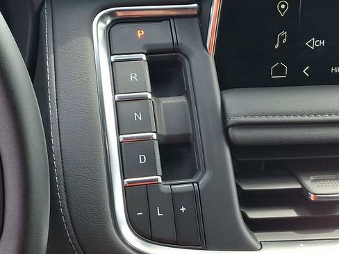 Used 2024 GMC Yukon SLE AWD/4WD image 10