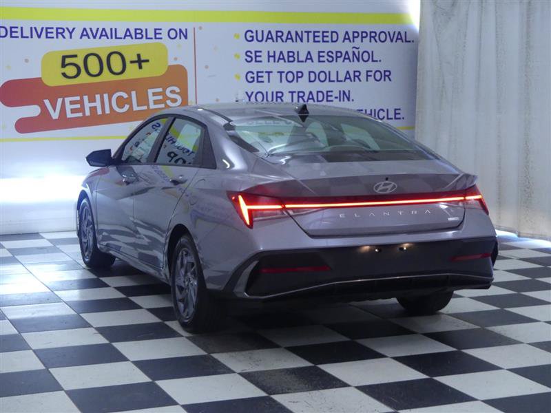 Used 2026 Hyundai Elantra Hybrid FWD image 4