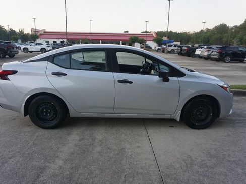 Used 2021 Nissan Versa S FWD image 18