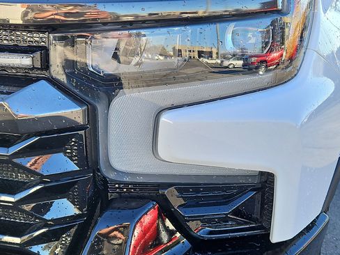 Used 2023 Chevrolet Silverado 1500 ZR2 w/ Technology Package image 10