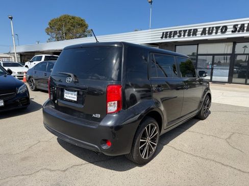 Used 2015 Scion xB FWD image 4