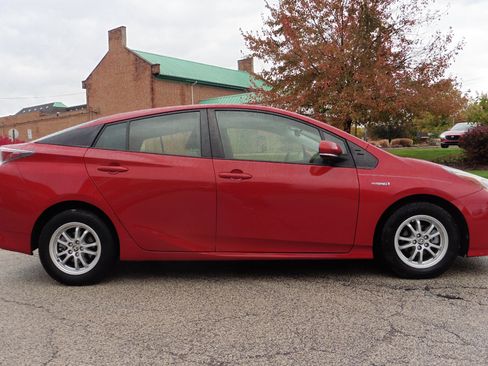 Used 2017 Toyota Prius Two image 13