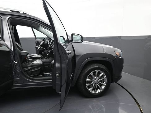 Used 2019 Jeep Cherokee Latitude Plus AWD/4WD image 9