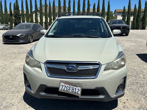 Used 2017 Subaru Crosstrek 2.0i Limited AWD/4WD image 3