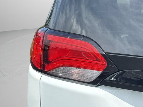 Used 2023 Chrysler Voyager LX FWD image 18