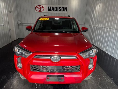 Used 2024 Toyota 4Runner SR5 AWD/4WD image 5