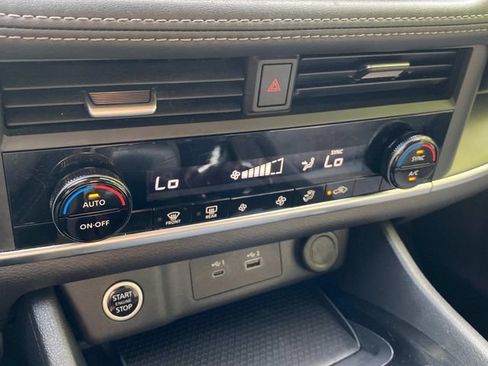Used 2023 Nissan Rogue SV FWD image 25