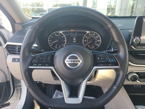 Used 2022 Nissan Altima 2.5 SV w/ SV Premium Package image 19