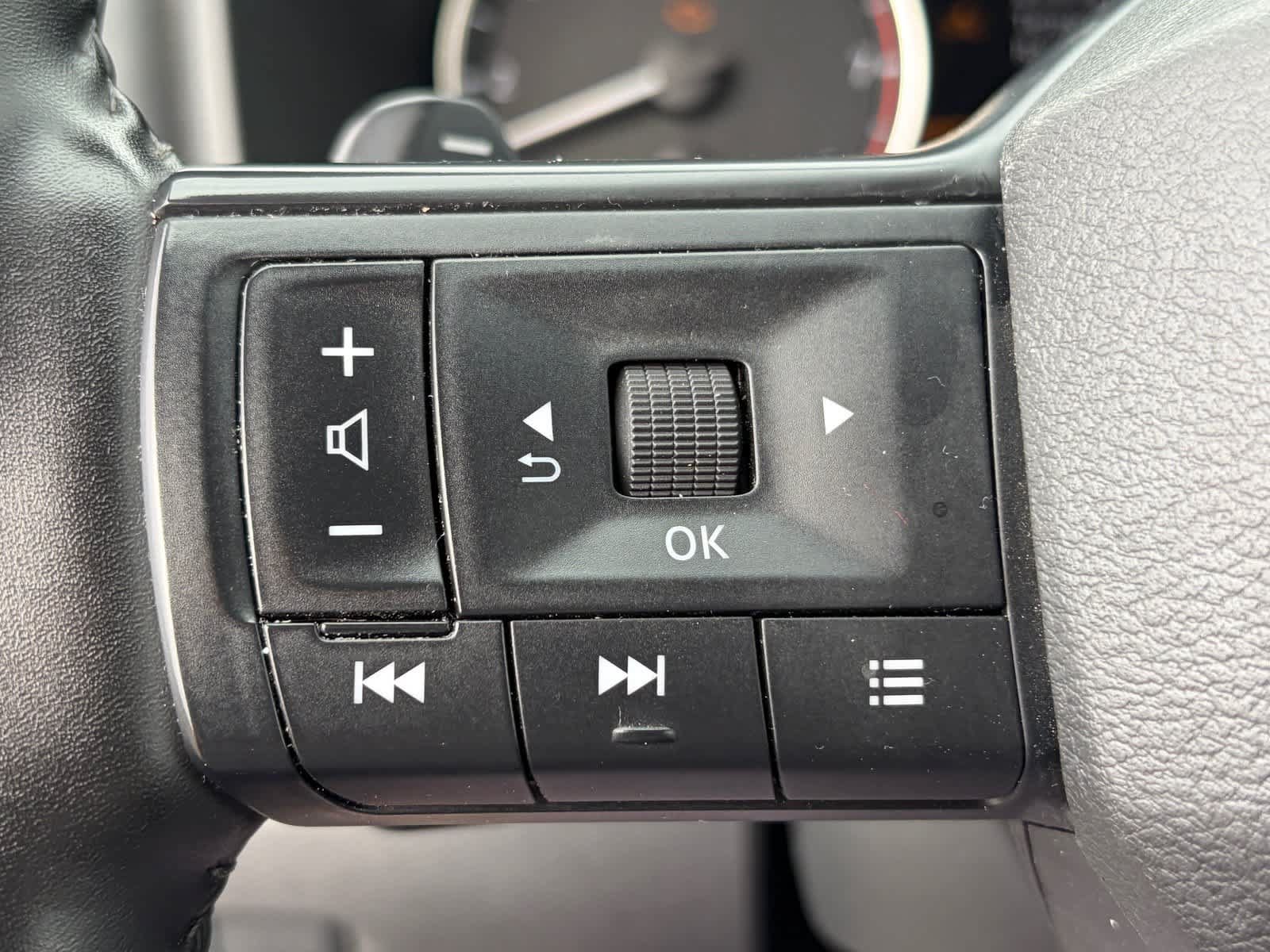Certified 2025 Nissan Rogue SV AWD/4WD image 10