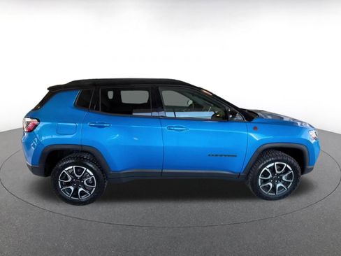 Used 2025 Jeep Compass Trailhawk image 22