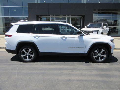 Used 2023 Jeep Grand Cherokee L Limited w/ Luxury Tech Group II AWD/4WD image 11