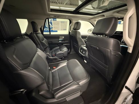 Used 2025 Ford Expedition Max Platinum AWD/4WD image 6