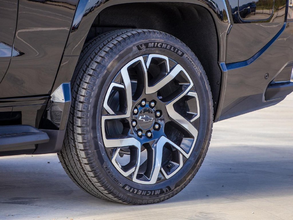 Used 2024 Chevrolet Silverado EV RST AWD/4WD image 6