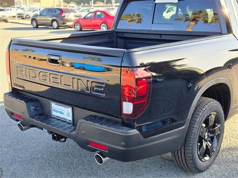 New 2026 Honda Ridgeline Black Edition image 6