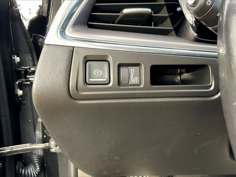 Used 2018 Cadillac XT5 Premium Luxury image 33