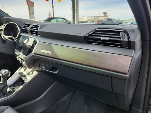 Certified 2025 Audi Q3 2.0T Premium Plus image 23