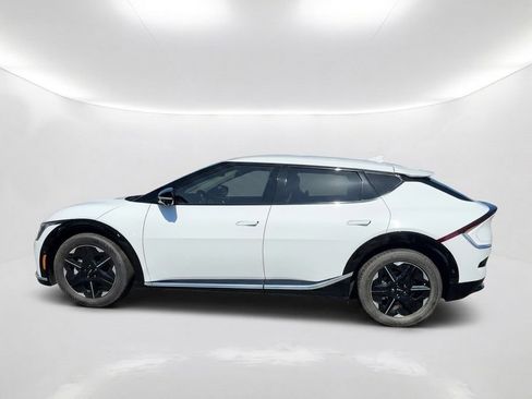 Used 2025 Kia EV6 Wind RWD image 9
