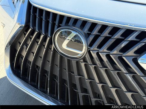 Used 2025 Lexus ES 300h w/ Premium Package image 33