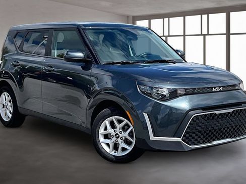 Used 2025 Kia Soul LX w/ LX Technology Package FWD image 14