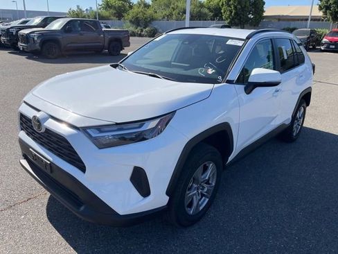 Used 2025 Toyota RAV4 XLE AWD/4WD image 1