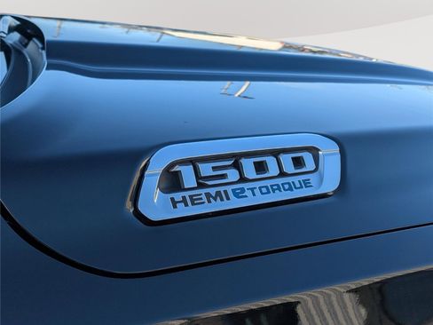 Used 2022 RAM 1500 Big Horn AWD/4WD image 9