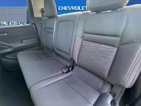 Used 2024 Nissan Frontier SV w/ SV Convenience Package image 23