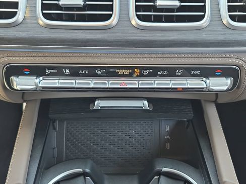 Used 2026 Mercedes-Benz Maybach GLS 600 4MATIC image 27