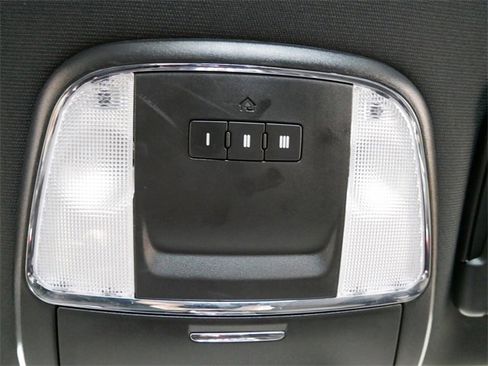 Used 2017 Dodge Charger SXT image 24