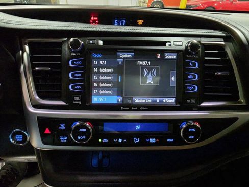 Used 2019 Toyota Highlander Limited Platinum AWD/4WD image 42