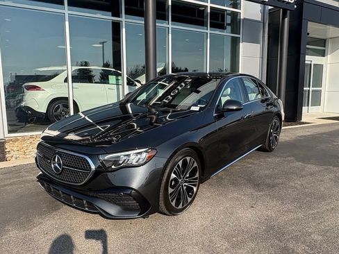 Used 2025 Mercedes-Benz E 350 4MATIC Sedan image 2