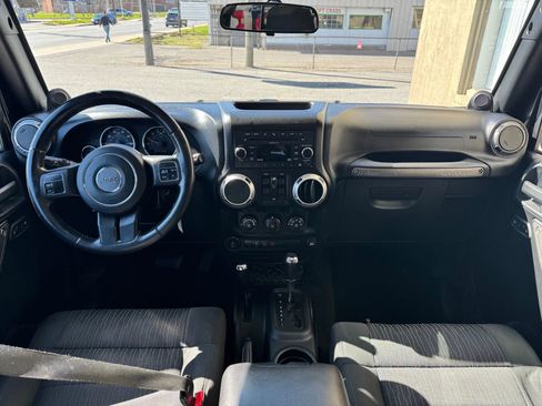 Used 2011 Jeep Wrangler Unlimited Sport image 8