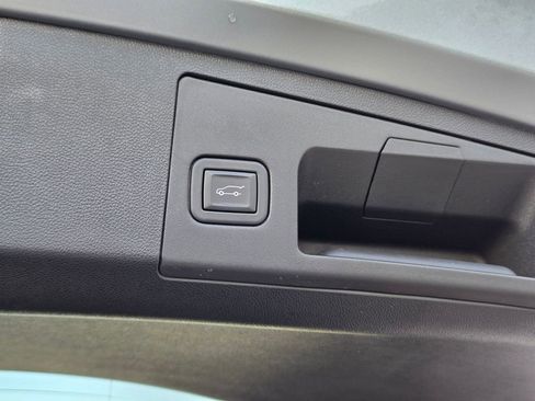 Certified 2023 Cadillac XT4 Premium Luxury w/ Driver Assist Package image 31