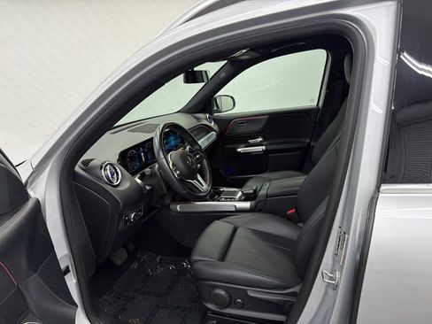 Used 2022 Mercedes-Benz GLB 250 w/ Premium Package Lite image 9
