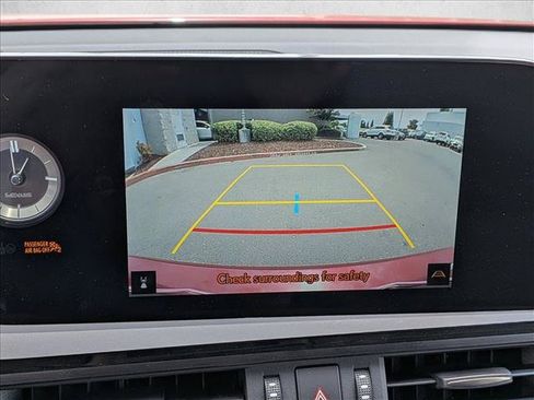Used 2025 Lexus ES 300h w/ Premium Package FWD image 12