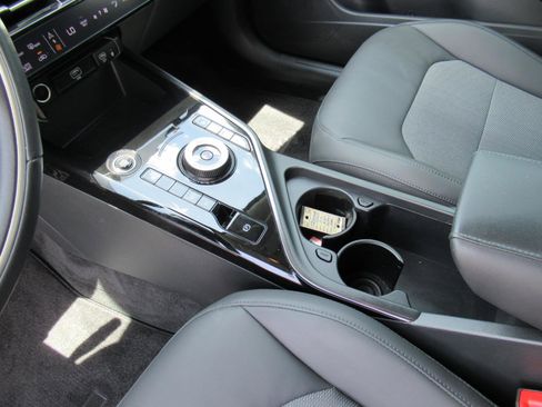 Used 2023 Kia Niro EX FWD image 19