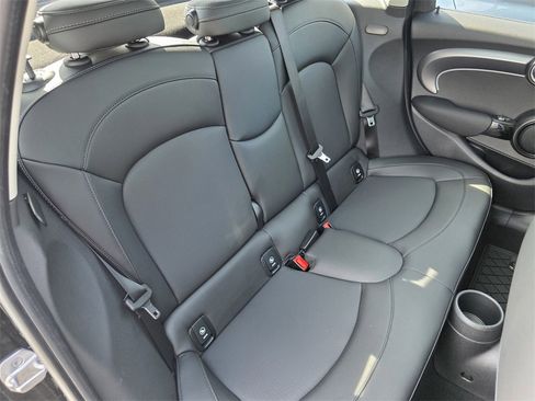 Used 2023 MINI Cooper 4-Door Hardtop image 30