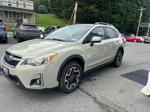 Used 2017 Subaru Crosstrek 2.0i Premium AWD/4WD image 3