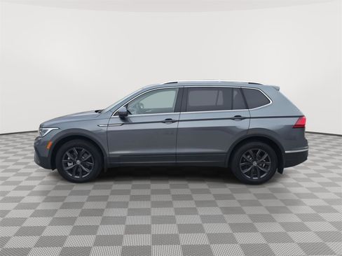Certified 2024 Volkswagen Tiguan SE w/ Panoramic Sunroof Package AWD/4WD image 5