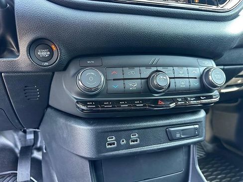 New 2025 Dodge Durango Pursuit AWD/4WD image 17