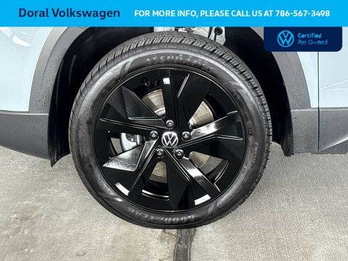 Used 2025 Volkswagen Taos SE FWD image 11