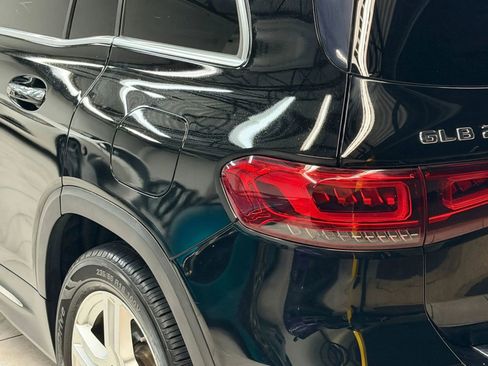 Used 2021 Mercedes-Benz GLB 250 4MATIC w/ Premium Package image 12