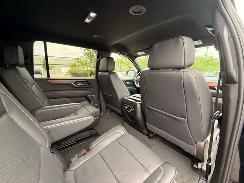Used 2025 GMC Yukon XL Denali AWD/4WD image 38