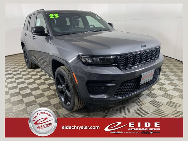 Used 2023 Jeep Grand Cherokee Altitude AWD/4WD image 1