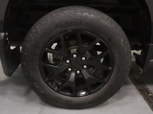 Used 2020 Chevrolet Silverado 1500 Custom w/ Custom Value Package AWD/4WD image 23