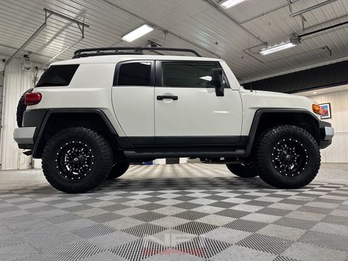Used 2013 Toyota FJ Cruiser 4WD w/ Upgrade Pkg image 17