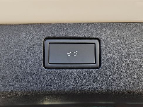 New 2026 Volkswagen Tiguan SE R-Line image 8