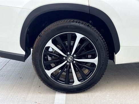 Used 2021 Toyota Highlander XSE AWD/4WD image 9